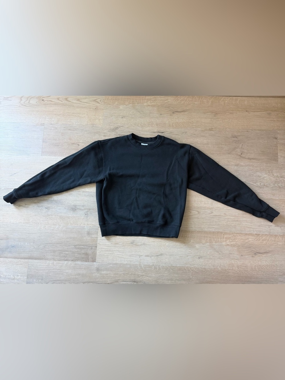 Aritzia (TNA) Black Crewneck Sweater